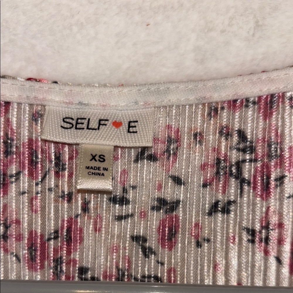 Red Puff Sleeve Smocked Blouse - Picture 5 of 7